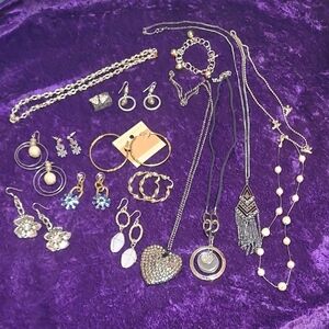 Elegant Silver and Gold Jewelry Set. Lot #37